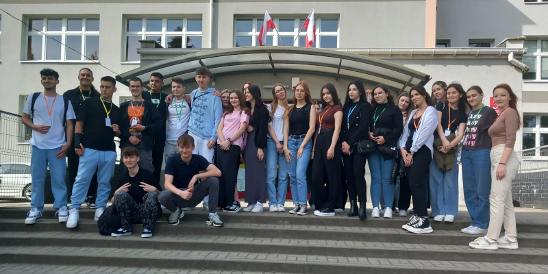 Wspólne zdjęcie uczniów I LI i uczniów z Rumunii